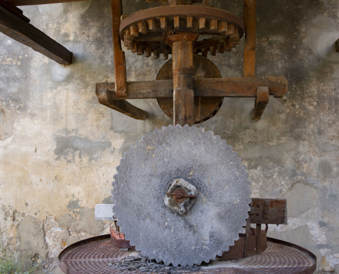 Moulin à tan - meule crantée - Les balades numériques